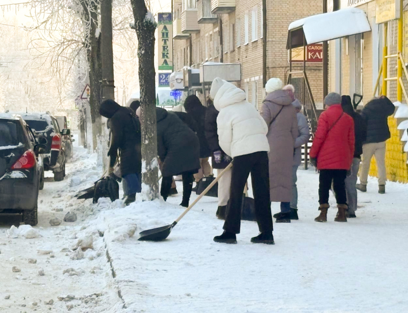 Масштабный снежный субботник в Вязьме